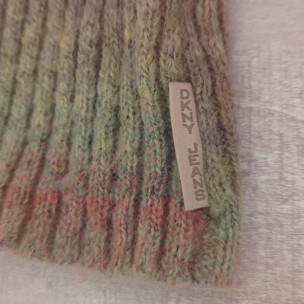 DKNY distressed sweater - Picture 5 of 6